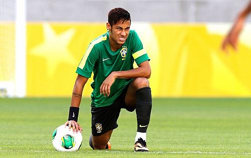 Neymar não vem tendo bom aproveitamento nas cobranças de falta pela Seleção