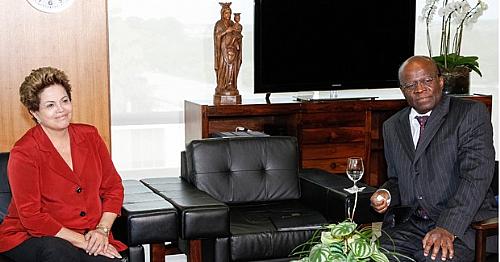 Dilma Rousseff em reunião com o ministro Joaquim Barbosa, no Planalto