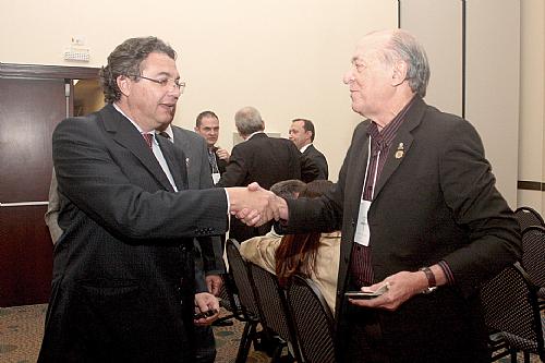 Helvécio Magalhães, secretário Nacional de Atenção à Saúde do Ministério da Saúde, e o provedor Humberto Gomes de Melo em evento da ABIFICC, em São Paulo
