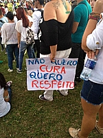 Manifestante segura cartaz contra o PDC 234 durante protesto em Brasília.