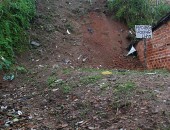Deslizamentos deixam casas ameaçadas no Mutange