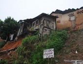 Deslizamentos deixam casas ameaçadas no Mutange