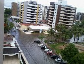 Após chuvas, praça e ruas do entorno foram invadidas pela água