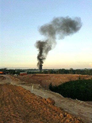 Fumaça preta surge na região do Aeroporto Eduardo Gomes após a explosão de aeronave