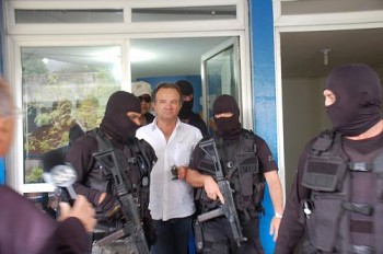 Após ser preso, Marcos Santos é encaminhado para fazer exame de corpo de delito