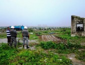 Polícia militar dá início à desocupação de terreno invadido