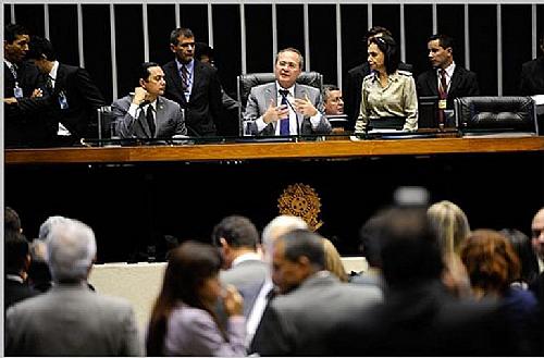 Sessão do Congresso foi presidida pelo senador Renan Calheiros
