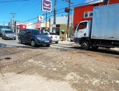 Buraco deixa trânsito caótico na Avenida Cleto Campelo