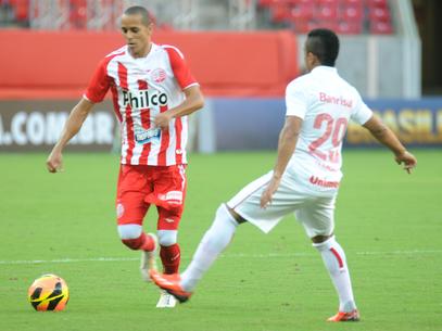 Equipe pernambucano conseguiu três gols no segundo tempo para construir importante vitória