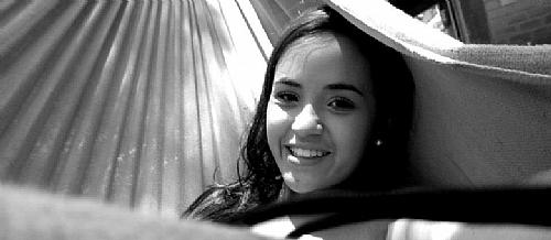 Bruna da Silva Gobbi, de 18 anos, morreu após ser atacada por um tubarão na praia de Boa Viagem