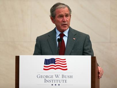 George W. Bush em evento em Dallas no dia 10 de julho