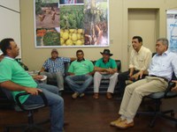 Secretário José Marinho recebeu agricultores de Igreja Nova e presidente da Pindorama