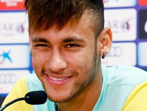Neymar concede entrevista coletiva