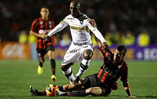 Atlético-PR vence o Botafogo