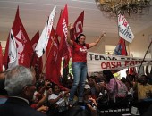 A presidente da CUT, Amélia Fernandes chegou a subir no balcão da recepção da ALE e foi aplaudida pelos manifestantes