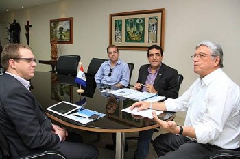 Governador em recente reunião com o novo secretário, Keylle Lima