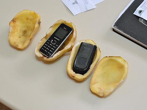 Polícia encontra celulares dentro de batatas em delegacia do norte do PR