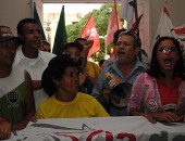 Manifestantes invadiram o hall da Assembleia Legislativa de Alagoas