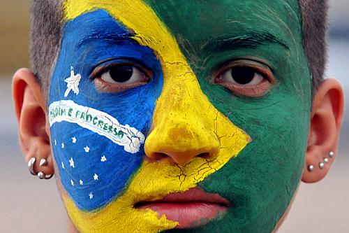 A população brasileira cresceu 0,8% no ano passado
