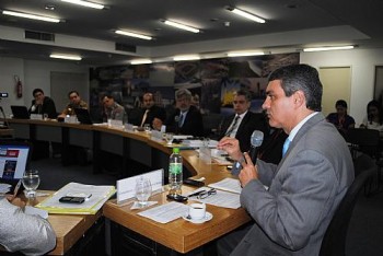 Maurício Brêda preside sessão do Conseg