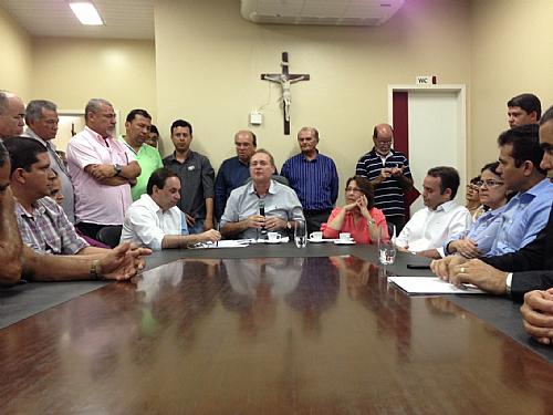 Renan esteve em Arapiraca para anunciar a retomada de obras importantes ao lado de Célia e Luciano