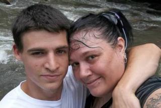 Bryan Reno, de 19 anos, estava casado há menos de um ano com Pamela Reno e morava com a mulher e as duas filhas dela