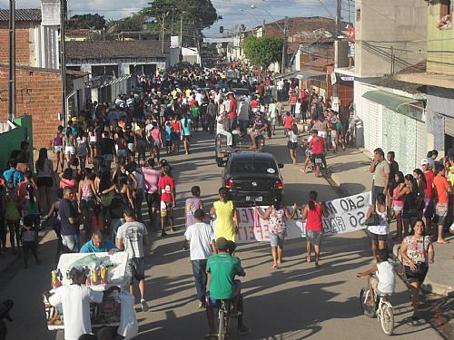 Moradores realizam ato contra administração de São Miguel dos Campos