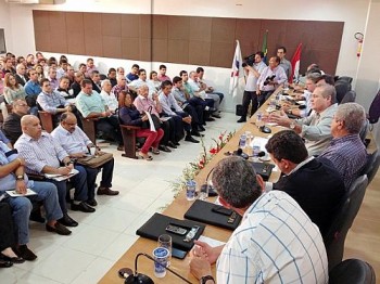 Em reunião com prefeitos na AMA, Renan anunciou que iria pedir a Dilma para sancionar MP