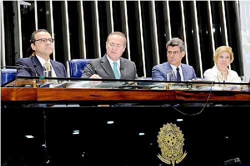 Renan promulga PEC da Música em sessão solene do Congresso Nacional