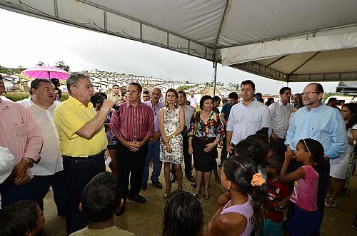 Estado inaugura conjunto com 430 casas em Viçosa