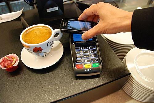 Pagamento por celular agora é lei e deve incluir brasileiros que estão fora do sistema bancário