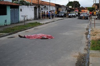 Homem é executado por dupla em motocicleta no Tabuleiro