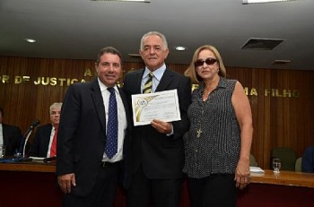 Procurador de Justiça Dilma Camerino é homenageado com a diploma de honra ao mérito