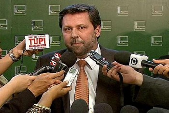 Sampaio lembra que o PSDB recorreu ao STF para suspender a votação que manteve o mandato de Donadon