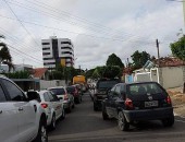 Internauta registra trânsito lento na Rua Miguel Palmeira, no Farol