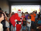 Papai Noel leva multidão à inauguração de Shopping no interior