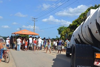 Moradores de Joaquim Gomes mantêm protesto contra falta de água