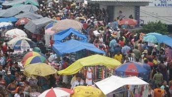 Quadrilha agia rotineiramente na “Feira da Sulanca” realizada no município de Caruaru