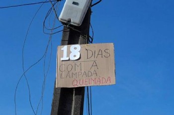 Moradores de Joaquim Gomes realizam novo protesto irreverente