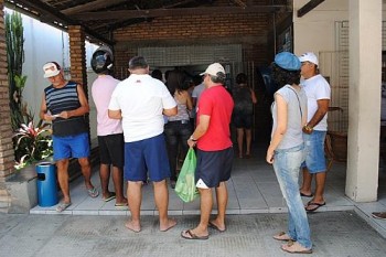 Casas lotéricas lotam no último dia de apostas para a Mega da Virada