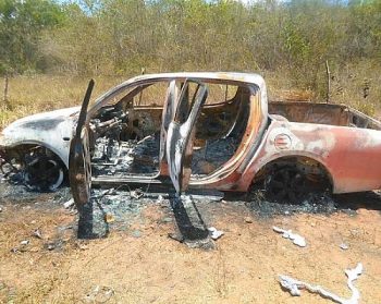 Caminhonete incendiada foi encontrada na zona rural de Arapiraca