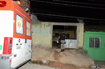 Enfermeiro é esfaqueado dentro de casa em Joaquim Gomes