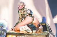 Miley Cyrus se apresentou na noite dessa sexta-feira (14) em Vancouver, no Canadá