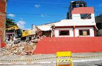 Ex-sede social do CRB é demolida para construção de prédio