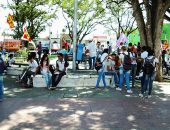 Estudantes e centrais sindicais protestam contra aumento de passagem