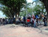 Estudantes e centrais sindicais protestam contra aumento de passagem