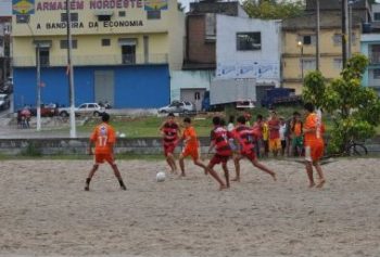 Arapiraca realiza I Torneio de Futebol de Areia neste sábado