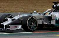 Dominante da temporada, Hamilton lidera teste