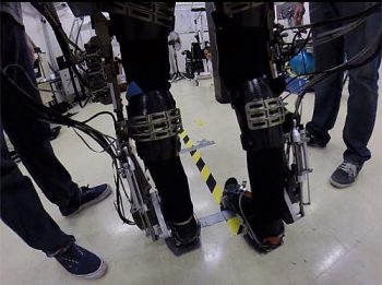 Vídeo publicado por Miguel Nicolelis no Facebook no dia 22 de maio mostra novos testes com exoesqueleto