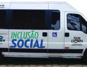 Vans para transporte de portadores de necessidades especiais são entregues pela Prefeitura de Maceió